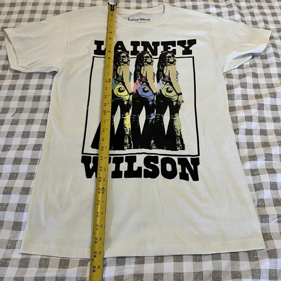Lainey Wilson Women S Concert Shirt Bell Bottom Pose Festival Party Music - Picture 4 of 5
